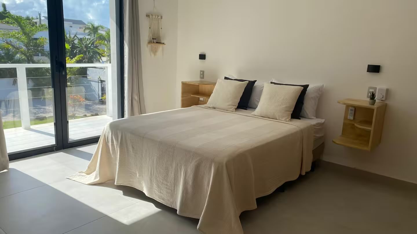 Villa Anick, bright bedroom with balcony access