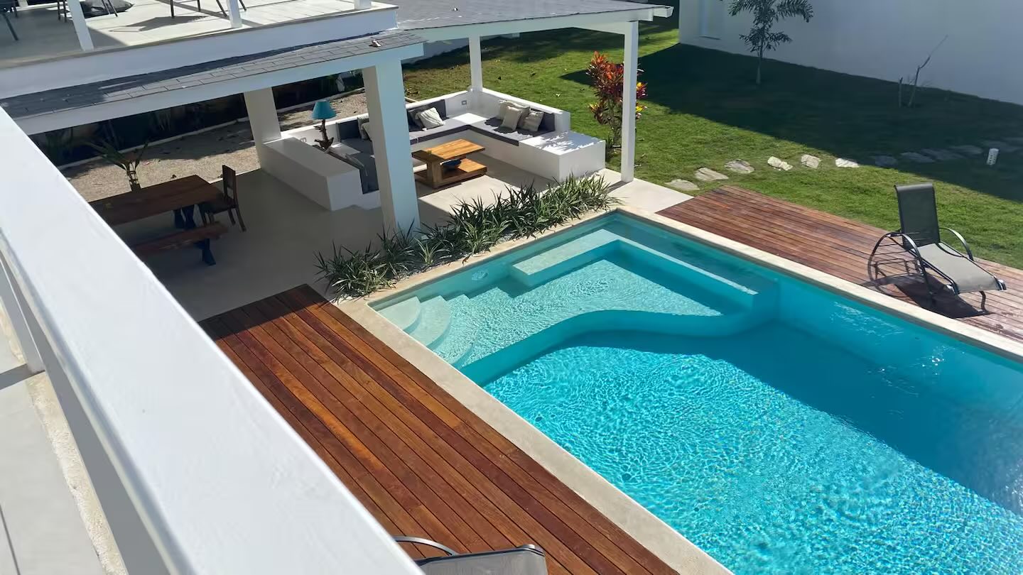 Villa Anick, the pool and the covered outdoor lounge