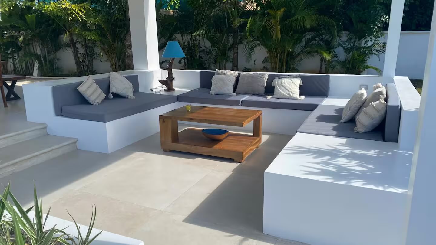 Villa Anick, the covered outdoor lounge