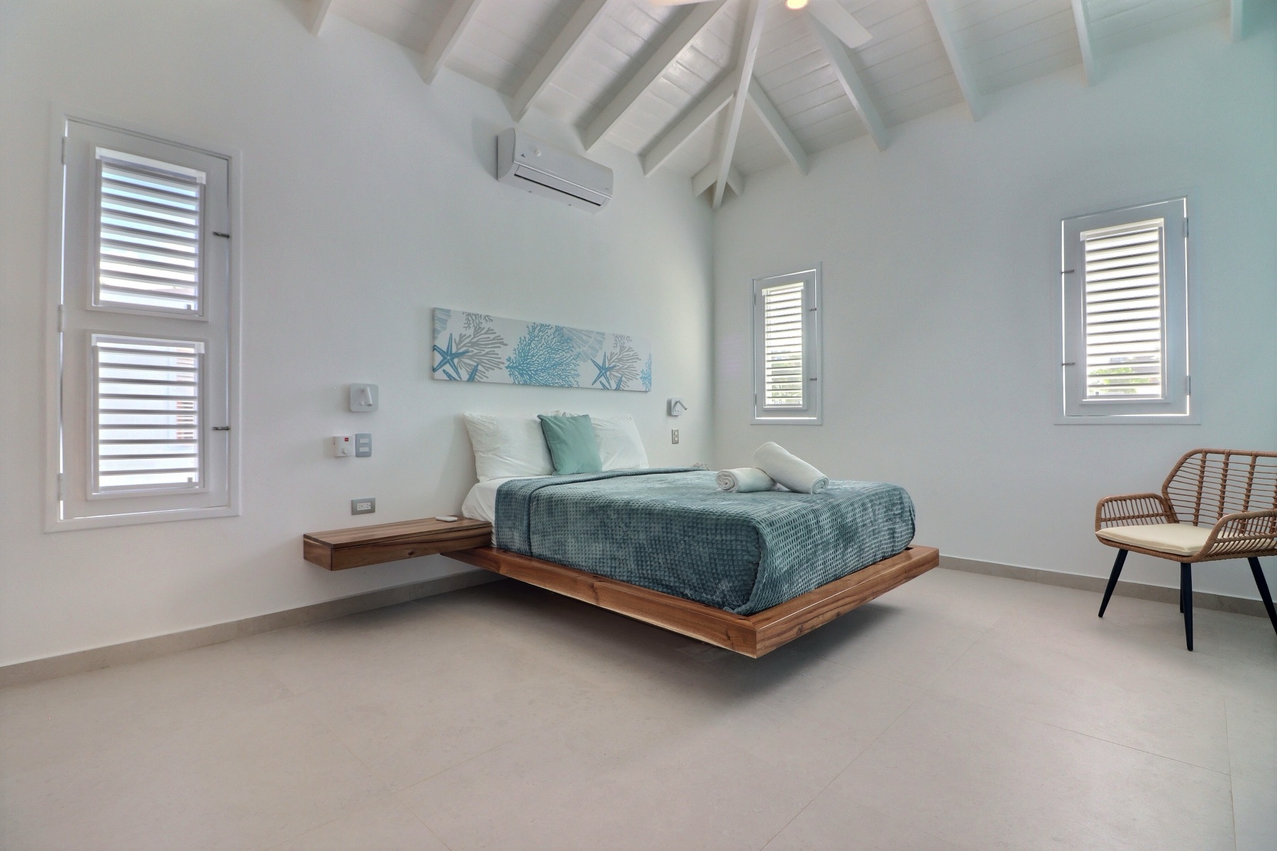 Villa Brad, habitación 4, con vigas a la vista
