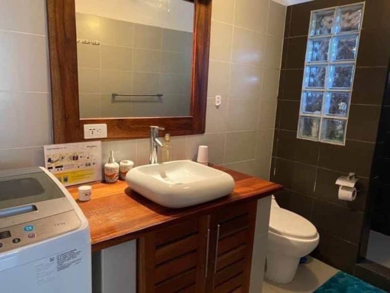 Casa Bruno, deuxième salle de bain, avec laveuse