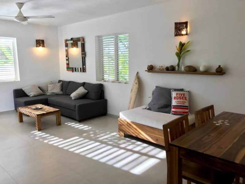 Casa Leanna, le salon, ouvert sur la salle à manger