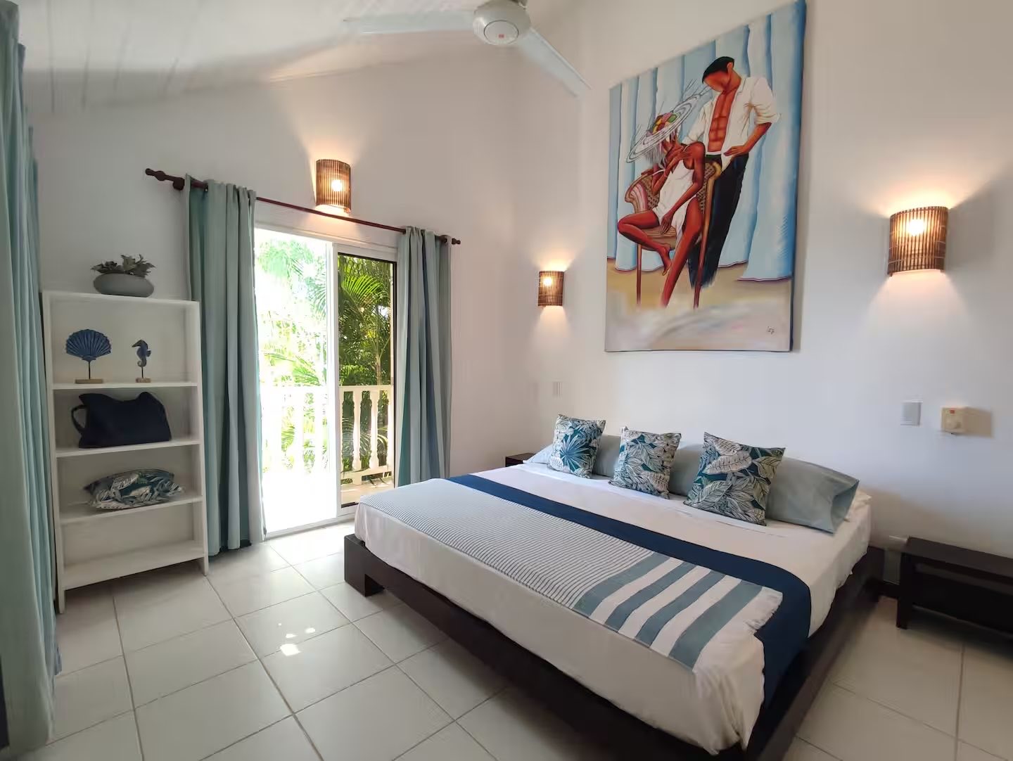 Casa Martin, bedroom with a balcony over the garden