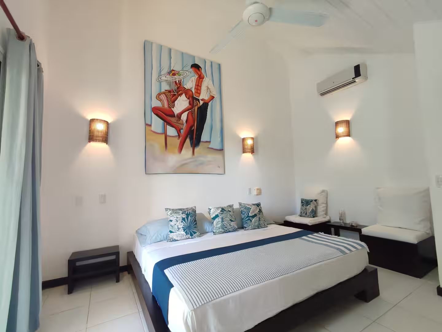 Casa Martin, air-conditioned bedroom with a bench seat