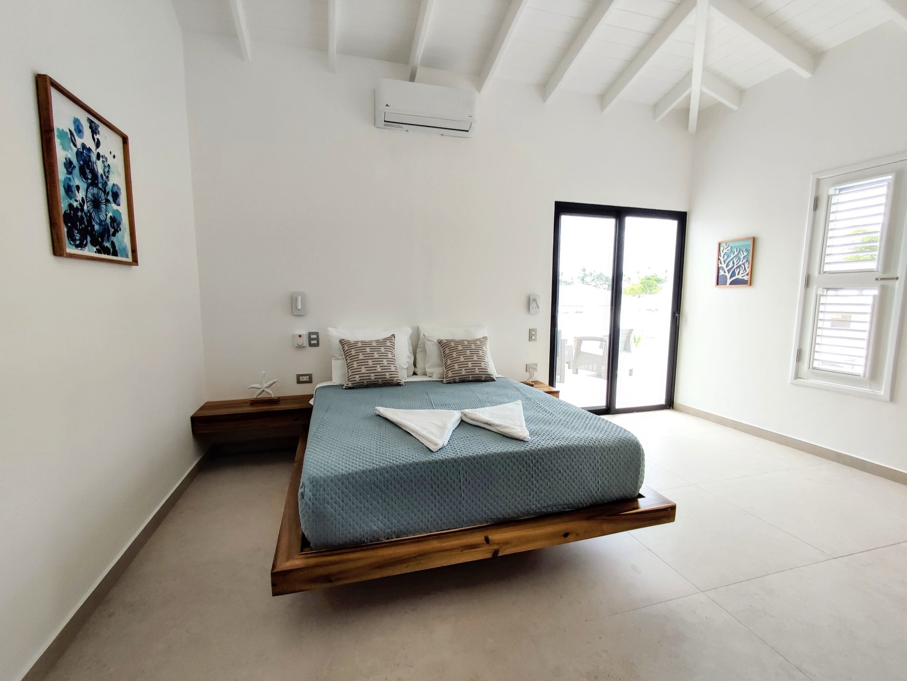 Villa Way, bedroom under the roof beams, with access to the upstairs terrace