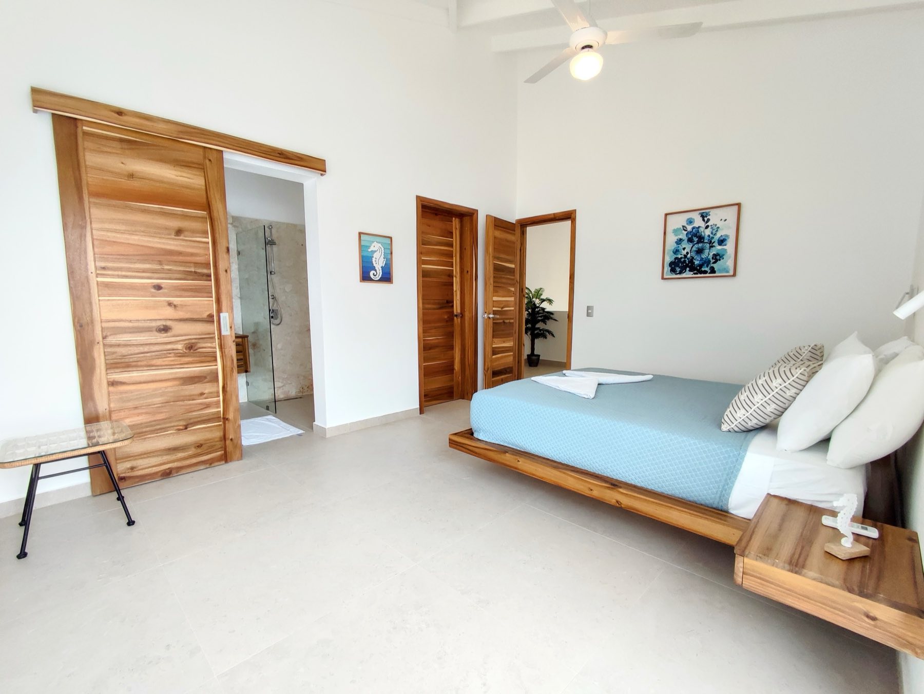 Villa Way, bedroom with en-suite bathroom