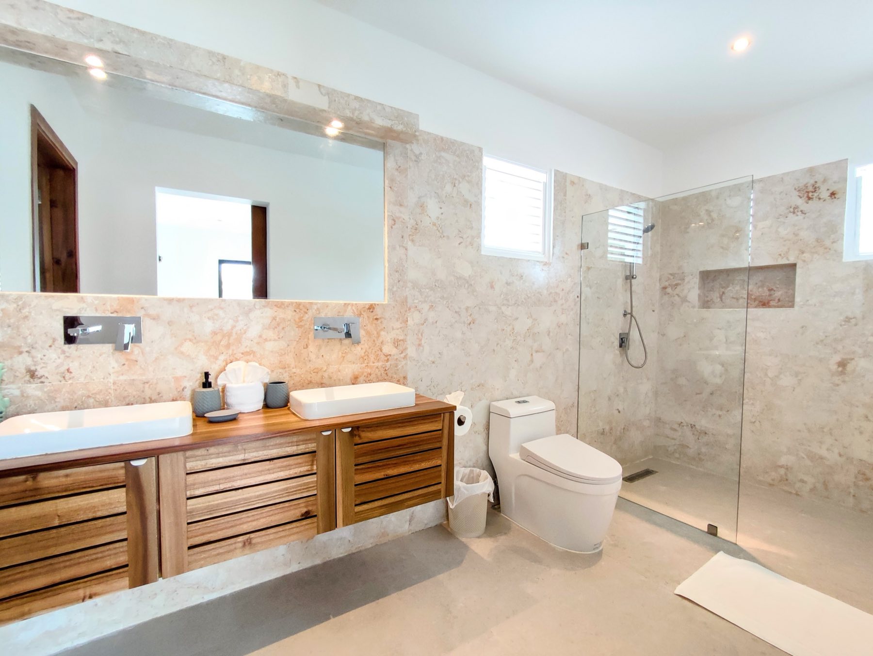 Villa Way, bathroom with double sink and walk-in shower