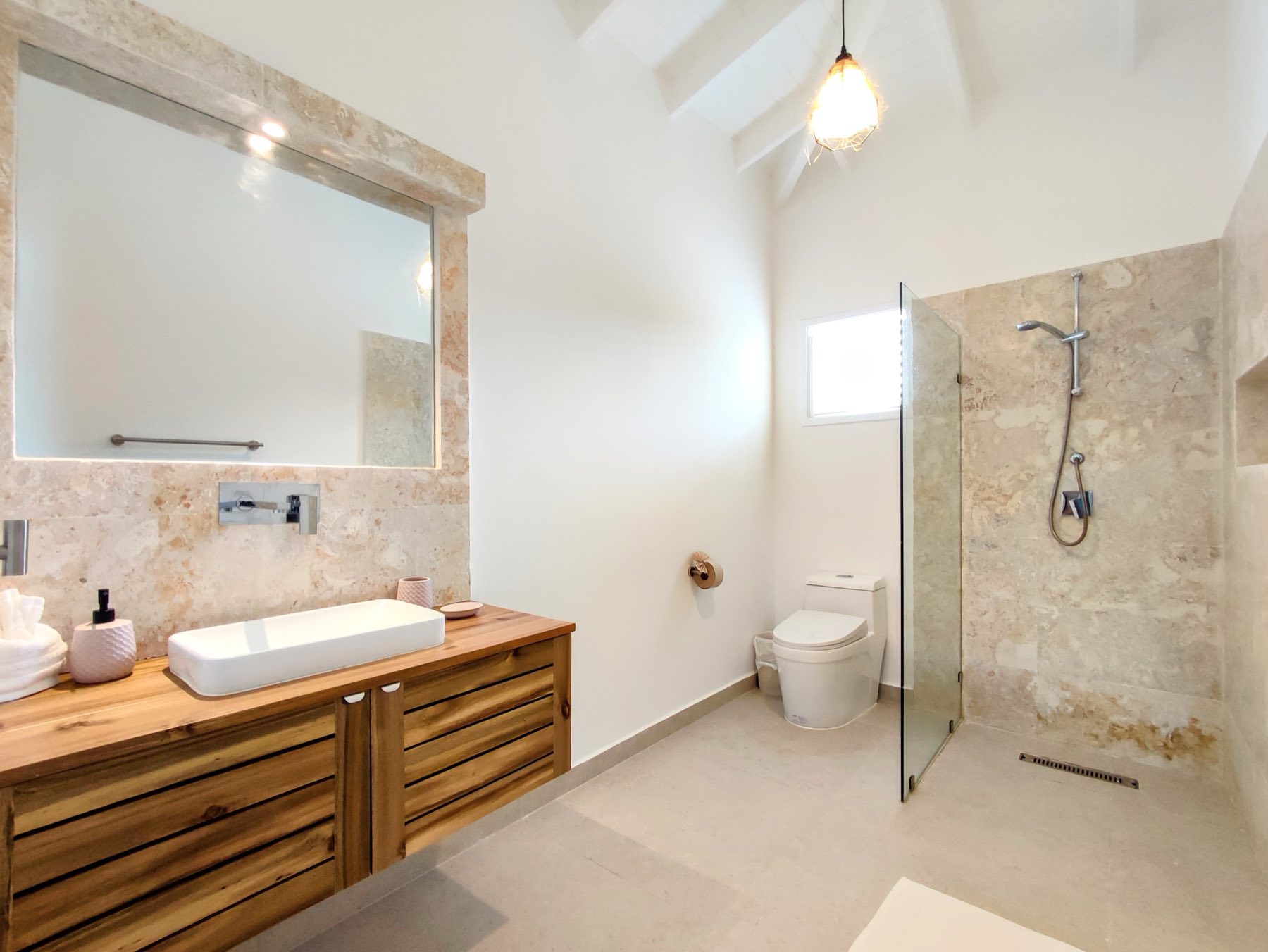 Villa Way, bathroom under the roof beams, walk-in shower